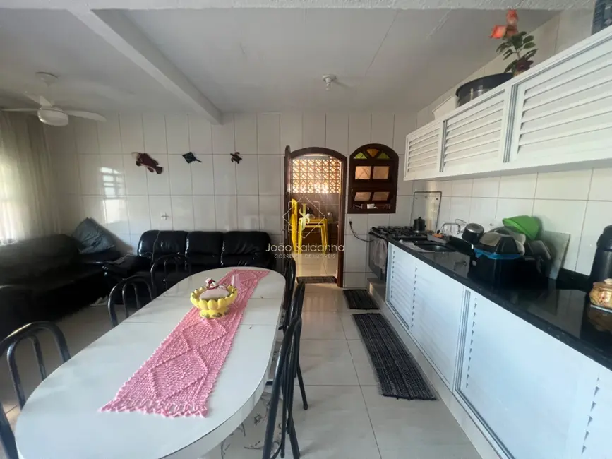 Sobrado com 5 quartos à venda, 180m2 em Guaratuba - PR - imagem 4 Foto 4 de Sobrado com 5 quartos à venda, 180m2 em Guaratuba - PR