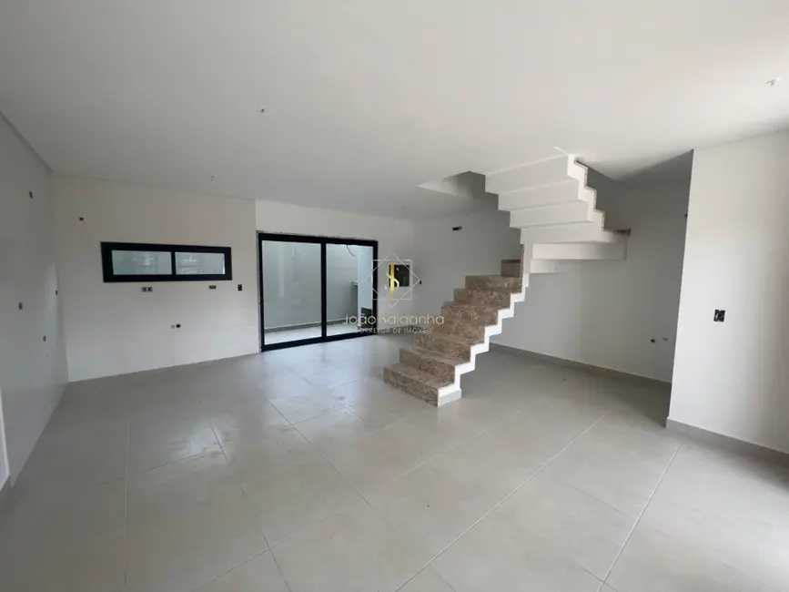Sobrado com 3 quartos à venda, 96m2 em Guaratuba - PR - imagem 4 Foto 4 de Sobrado com 3 quartos à venda, 96m2 em Guaratuba - PR