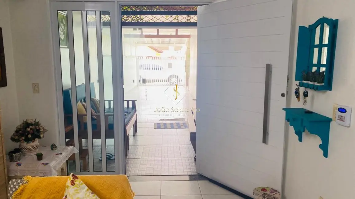 Foto 4 de Casa com 3 quartos à venda, 180m2 em Centro, Guaratuba - PR