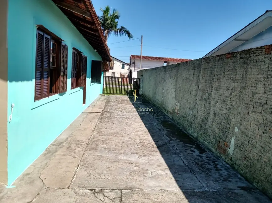 Casa com 6 quartos à venda, 210m2 em Guaratuba - PR - imagem 5 Foto 5 de Casa com 6 quartos à venda, 210m2 em Guaratuba - PR