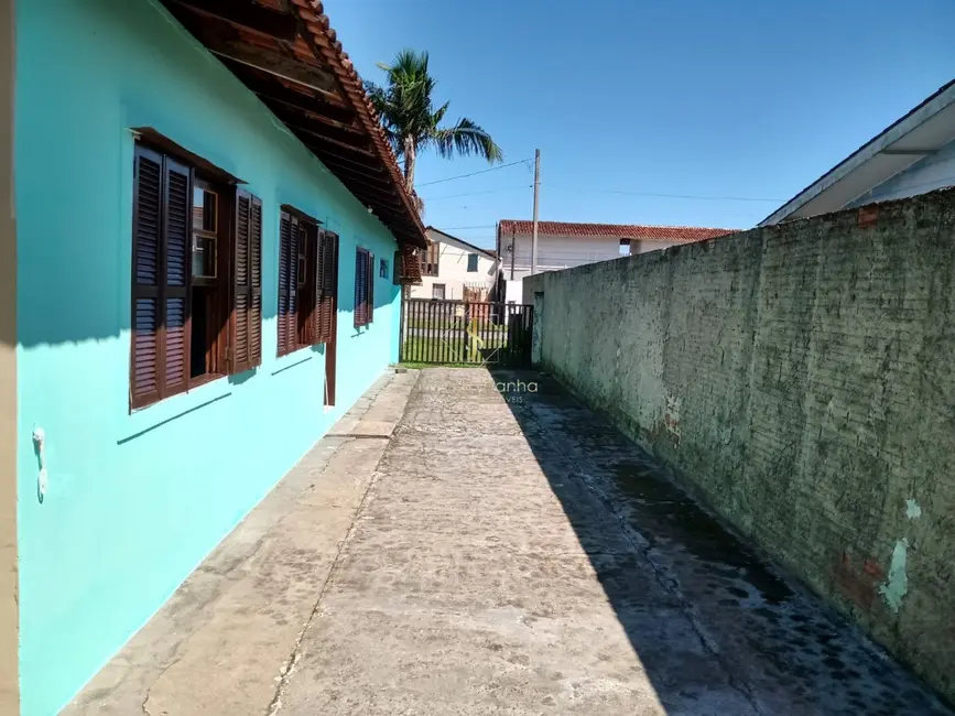 Casa com 6 quartos à venda, 210m2 em Guaratuba - PR - imagem 6 Foto 6 de Casa com 6 quartos à venda, 210m2 em Guaratuba - PR