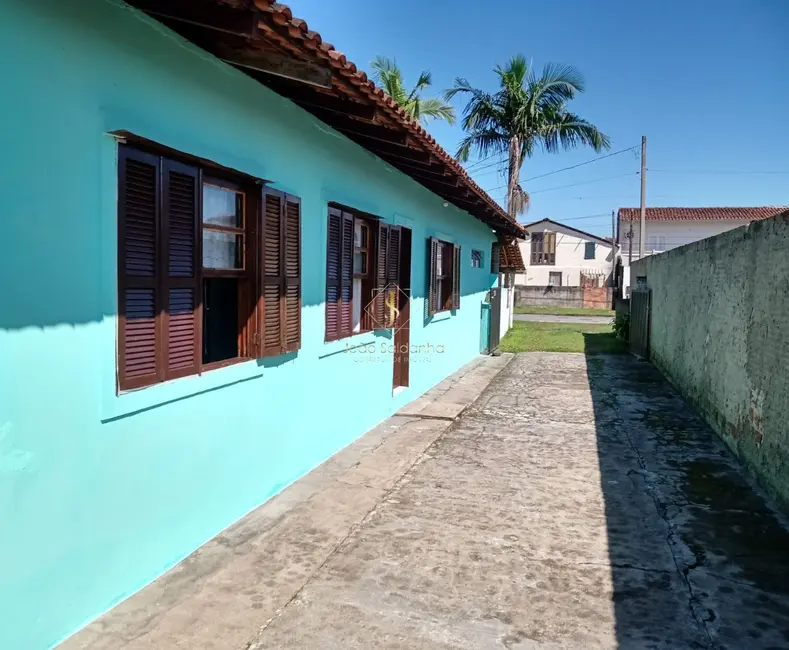 Casa com 6 quartos à venda, 210m2 em Guaratuba - PR - imagem 2 Foto 2 de Casa com 6 quartos à venda, 210m2 em Guaratuba - PR