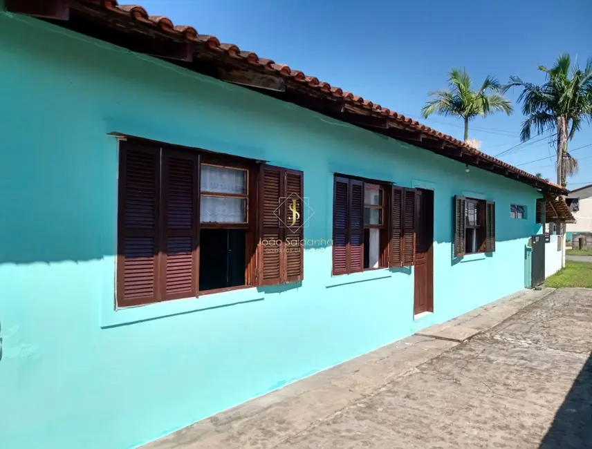 Casa com 6 quartos à venda, 210m2 em Guaratuba - PR - imagem 4 Foto 4 de Casa com 6 quartos à venda, 210m2 em Guaratuba - PR