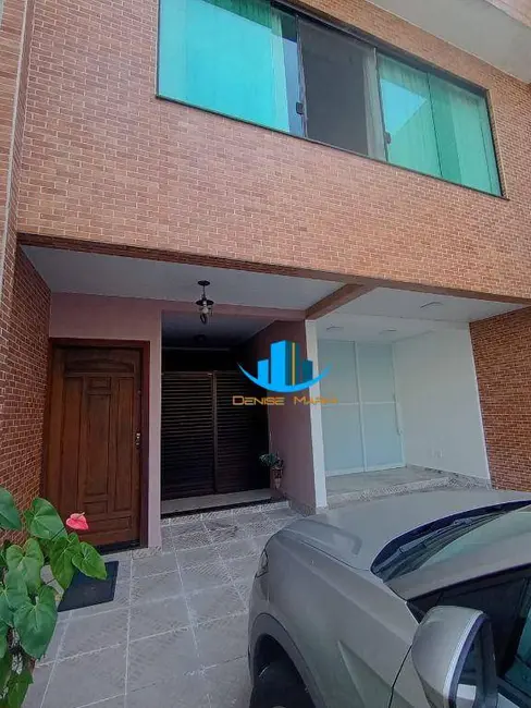 Foto 1 de Sobrado com 3 quartos à venda, 180m2 em Gonzaga, Santos - SP