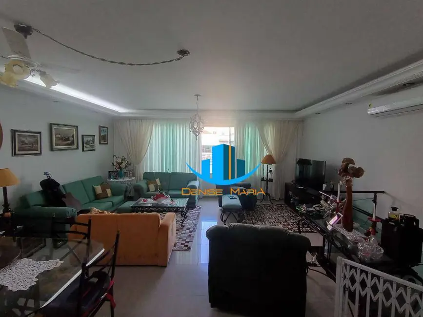 Foto 6 de Sobrado com 3 quartos à venda, 180m2 em Gonzaga, Santos - SP