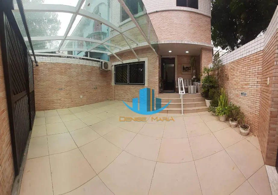 Foto 1 de Sobrado com 4 quartos à venda, 250m2 em Gonzaga, Santos - SP