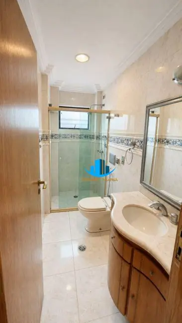 Apartamento com 3 quartos para alugar, 202m2 em Gonzaga, Santos - SP - imagem 5 Foto 5 de Apartamento com 3 quartos para alugar, 202m2 em Gonzaga, Santos - SP