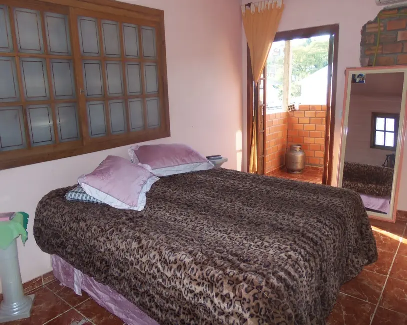 Casa com 3 quartos à venda, 150m2 em Cavalhada, Porto Alegre - RS - imagem 2 Foto 2 de Casa com 3 quartos à venda, 150m2 em Cavalhada, Porto Alegre - RS