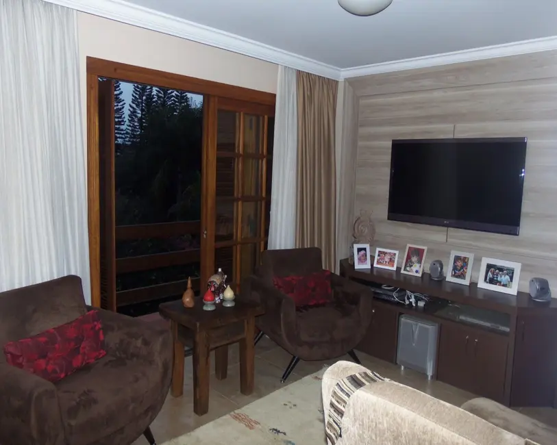 Foto 8 de Casa com 3 quartos à venda, 500m2 em Cavalhada, Porto Alegre - RS