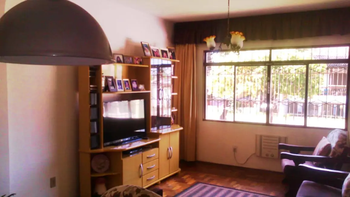 Casa com 3 quartos à venda, 112m2 em Camaquã, Porto Alegre - RS - imagem 3 Foto 3 de Casa com 3 quartos à venda, 112m2 em Camaquã, Porto Alegre - RS