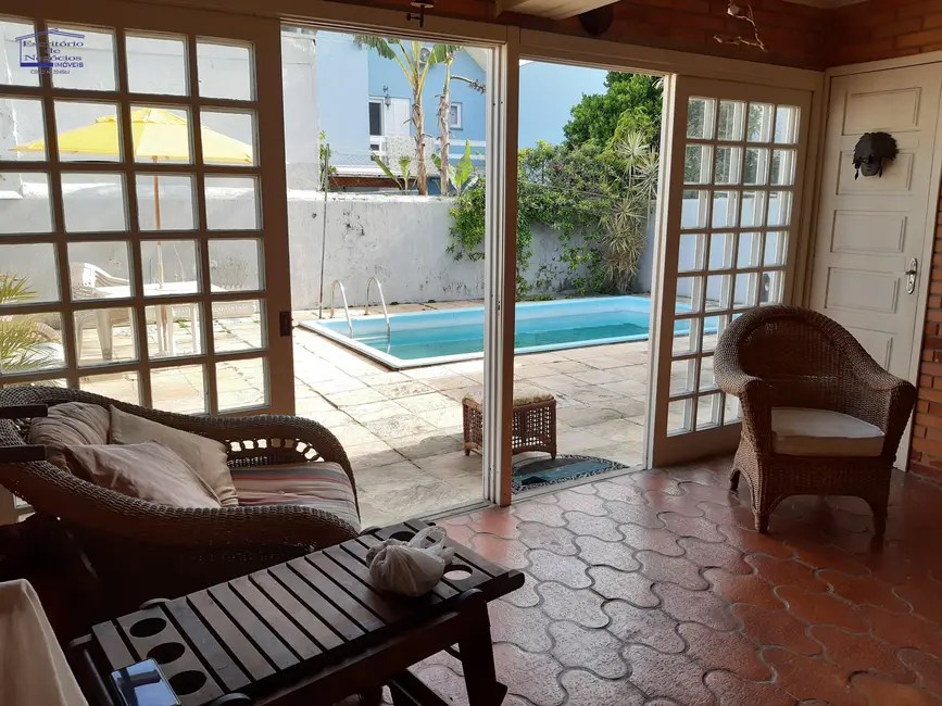 Casa com 3 quartos à venda, 260m2 em Ipanema, Porto Alegre - RS - imagem 6 Foto 6 de Casa com 3 quartos à venda, 260m2 em Ipanema, Porto Alegre - RS