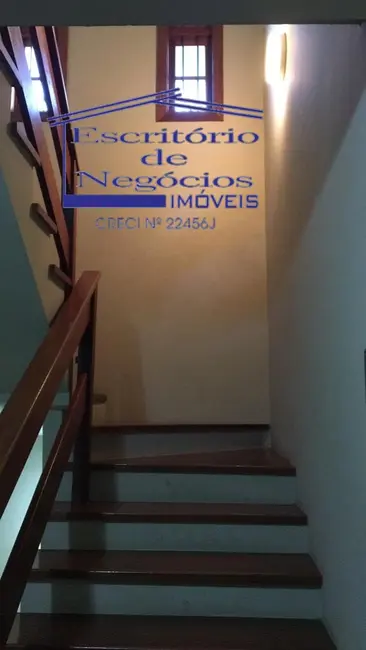 Casa com 3 quartos à venda, 195m2 em Teresópolis, Porto Alegre - RS - imagem 3 Foto 3 de Casa com 3 quartos à venda, 195m2 em Teresópolis, Porto Alegre - RS