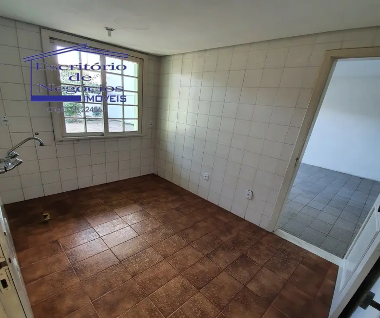 Foto 8 de Casa com 4 quartos para alugar, 156m2 em Ipanema, Porto Alegre - RS