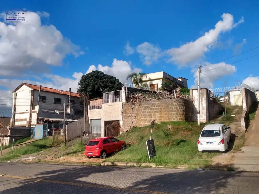 Foto 4 de Terreno / Lote à venda, 715m2 em Medianeira, Porto Alegre - RS