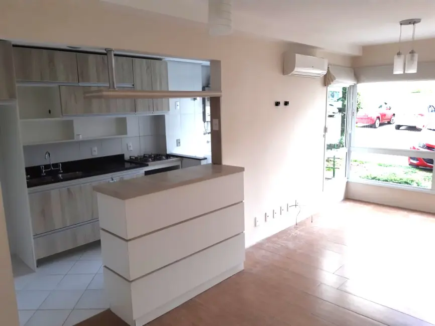 Apartamento com 3 quartos para alugar, 71m2 em Cavalhada, Porto Alegre - RS - imagem 2 Foto 2 de Apartamento com 3 quartos para alugar, 71m2 em Cavalhada, Porto Alegre - RS