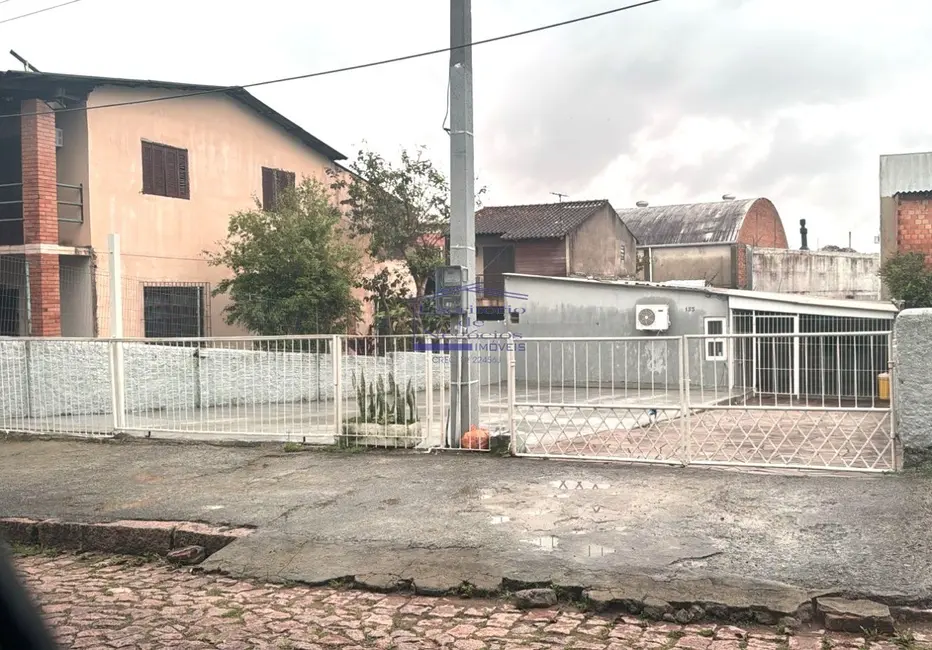 Casa com 2 quartos à venda, 273m2 em Cavalhada, Porto Alegre - RS - imagem 1 Foto 1 de Casa com 2 quartos à venda, 273m2 em Cavalhada, Porto Alegre - RS