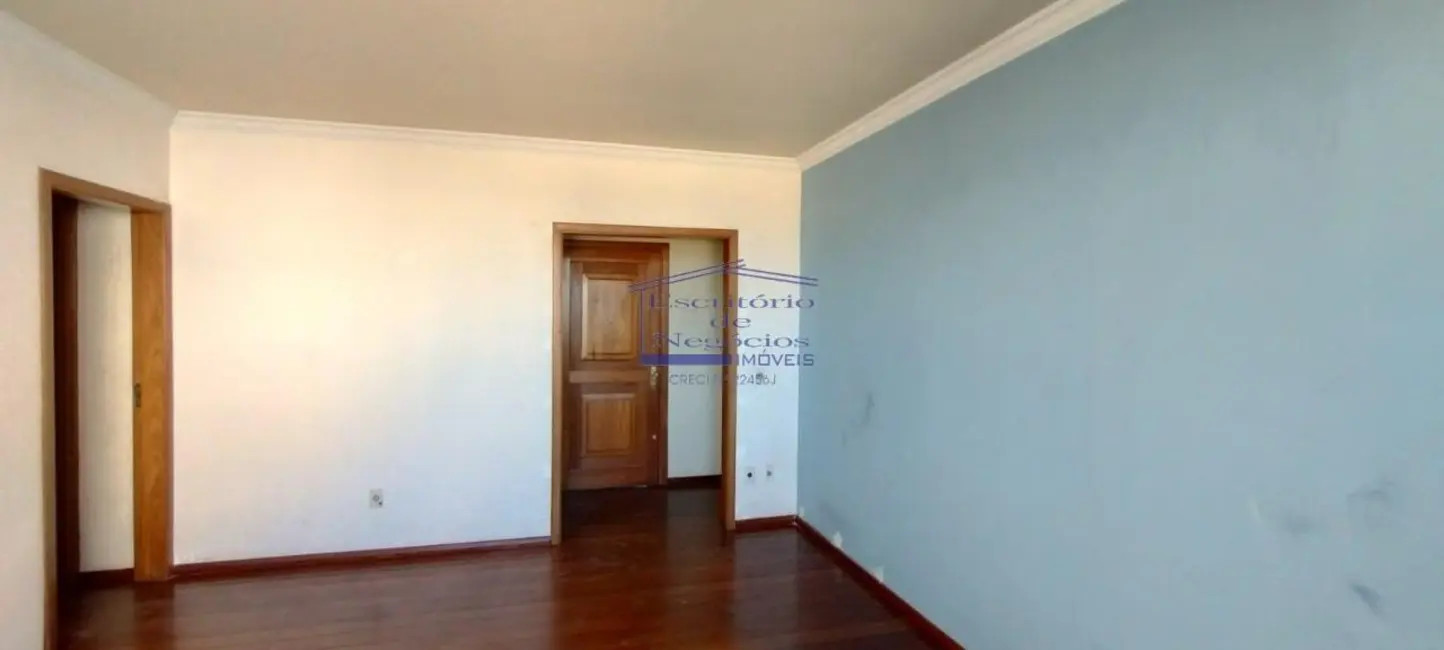 Apartamento com 3 quartos à venda, 123m2 em Independência, Porto Alegre - RS - imagem 7 Foto 7 de Apartamento com 3 quartos à venda, 123m2 em Independência, Porto Alegre - RS