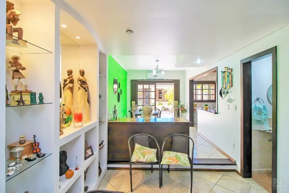 Casa com 3 quartos à venda, 198m2 em Cavalhada, Porto Alegre - RS - imagem 8 Foto 8 de Casa com 3 quartos à venda, 198m2 em Cavalhada, Porto Alegre - RS