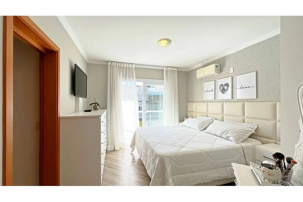 Foto 2 de Casa de Condomínio com 3 quartos à venda, 205m2 em Hípica, Porto Alegre - RS