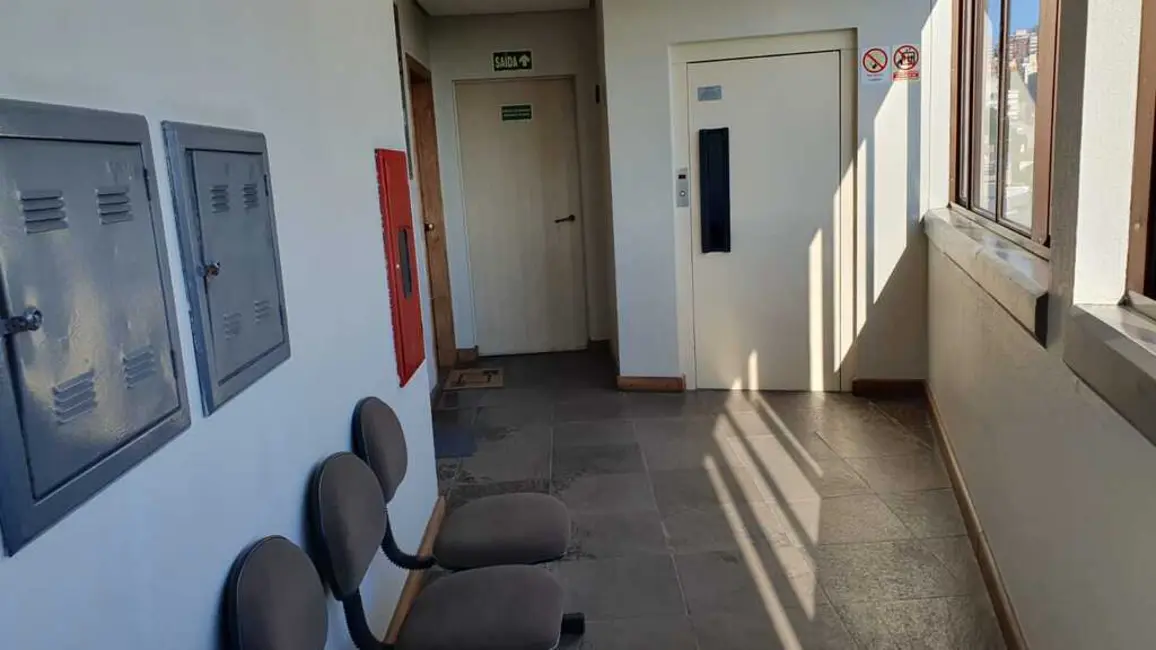 Sala Comercial à venda, 59m2 em Menino Deus, Porto Alegre - RS - imagem 6 Foto 6 de Sala Comercial à venda, 59m2 em Menino Deus, Porto Alegre - RS