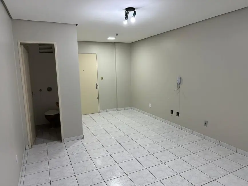 Foto 2 de Sala Comercial à venda, 25m2 em Azenha, Porto Alegre - RS