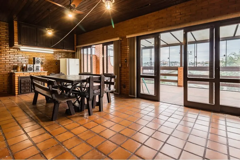 Foto 1 de Casa com 3 quartos à venda, 380m2 em Partenon, Porto Alegre - RS