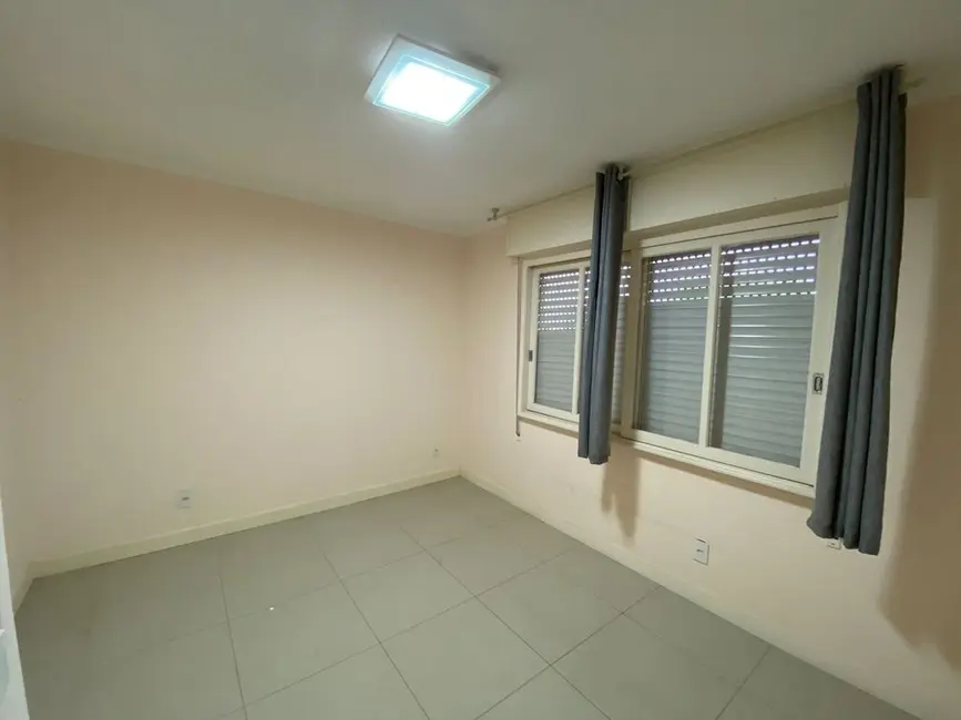 Casa com 4 quartos à venda, 266m2 em Chácara das Pedras, Porto Alegre - RS - imagem 8 Foto 8 de Casa com 4 quartos à venda, 266m2 em Chácara das Pedras, Porto Alegre - RS