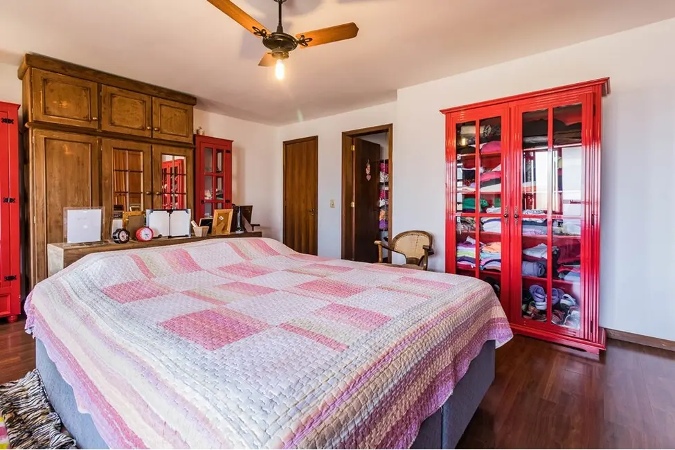 Foto 2 de Casa com 3 quartos à venda, 235m2 em Guarujá, Porto Alegre - RS