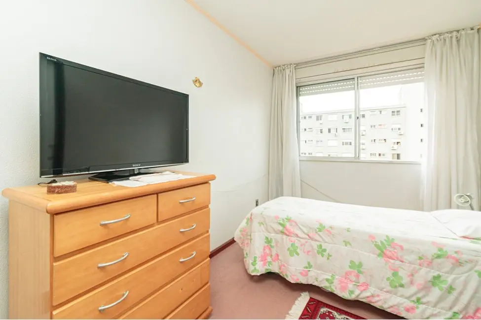 Foto 2 de Apartamento com 1 quarto à venda, 43m2 em Jardim Itu, Porto Alegre - RS