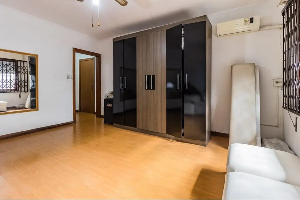 Casa com 3 quartos à venda, 190m2 em São Sebastião, Porto Alegre - RS - imagem 4 Foto 4 de Casa com 3 quartos à venda, 190m2 em São Sebastião, Porto Alegre - RS