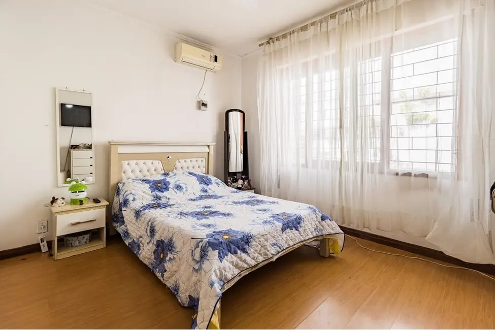 Casa com 3 quartos à venda, 190m2 em São Sebastião, Porto Alegre - RS - imagem 8 Foto 8 de Casa com 3 quartos à venda, 190m2 em São Sebastião, Porto Alegre - RS