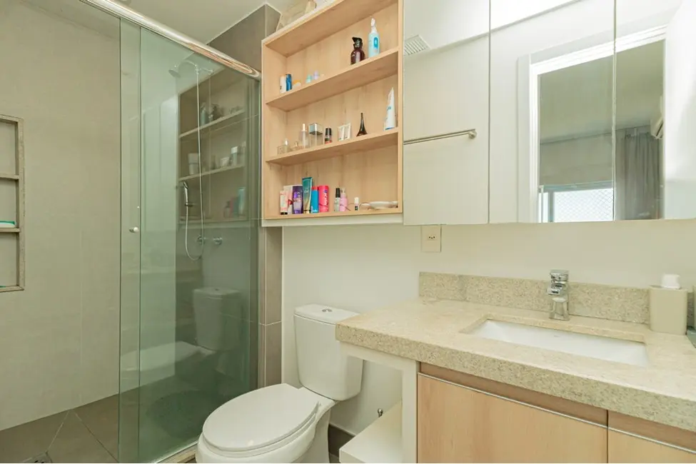 Apartamento com 2 quartos à venda, 62m2 em Navegantes, Porto Alegre - RS - imagem 2 Foto 2 de Apartamento com 2 quartos à venda, 62m2 em Navegantes, Porto Alegre - RS