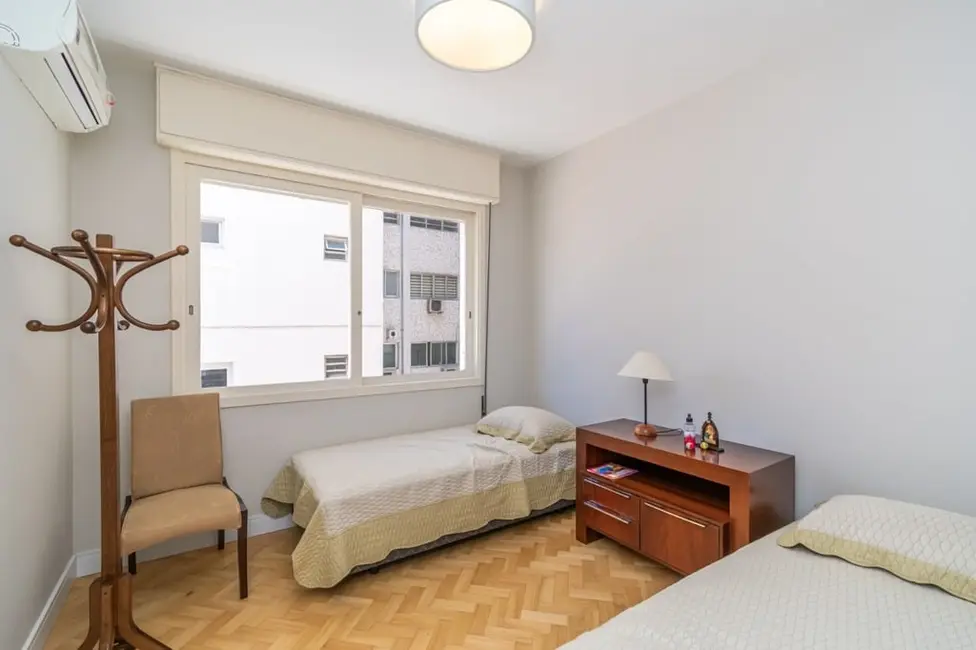 Apartamento com 3 quartos à venda, 121m2 em Moinhos de Vento, Porto Alegre - RS - imagem 9 Foto 9 de Apartamento com 3 quartos à venda, 121m2 em Moinhos de Vento, Porto Alegre - RS