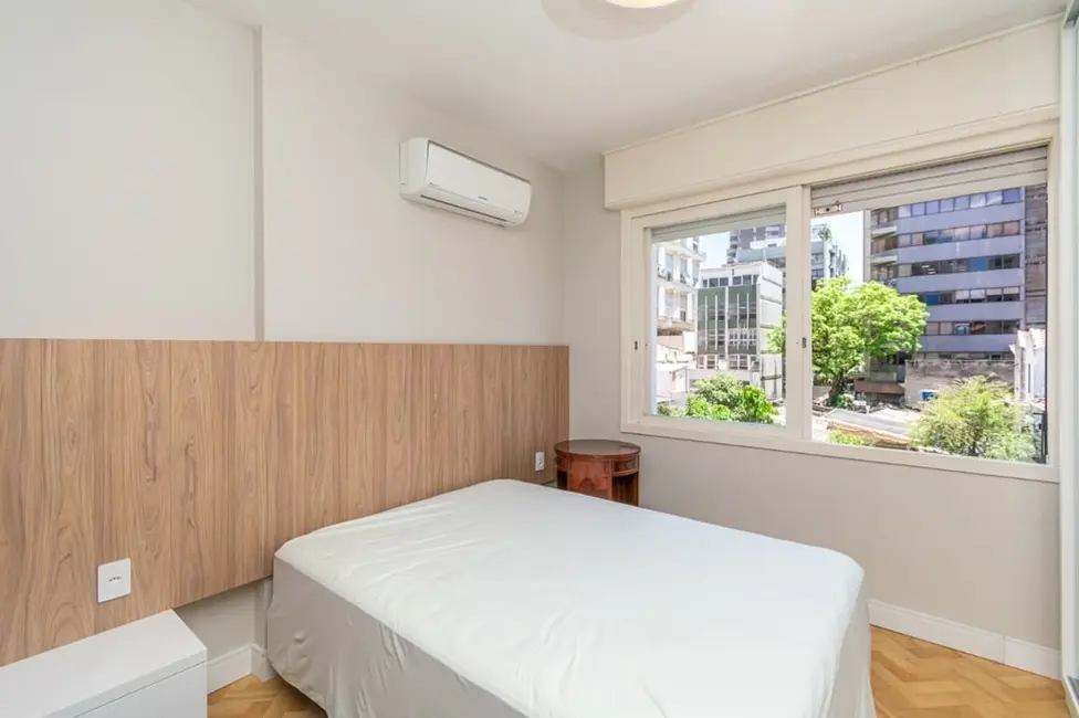 Apartamento com 3 quartos à venda, 121m2 em Moinhos de Vento, Porto Alegre - RS - imagem 6 Foto 6 de Apartamento com 3 quartos à venda, 121m2 em Moinhos de Vento, Porto Alegre - RS