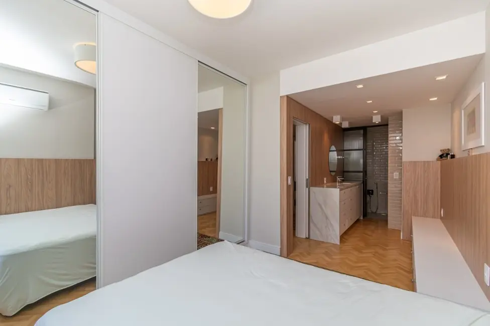 Apartamento com 3 quartos à venda, 121m2 em Moinhos de Vento, Porto Alegre - RS - imagem 7 Foto 7 de Apartamento com 3 quartos à venda, 121m2 em Moinhos de Vento, Porto Alegre - RS