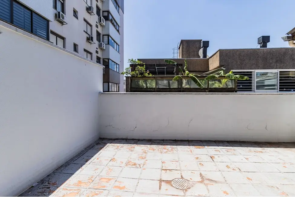 Apartamento com 2 quartos à venda, 134m2 em Higienópolis, Porto Alegre - RS - imagem 8 Foto 8 de Apartamento com 2 quartos à venda, 134m2 em Higienópolis, Porto Alegre - RS