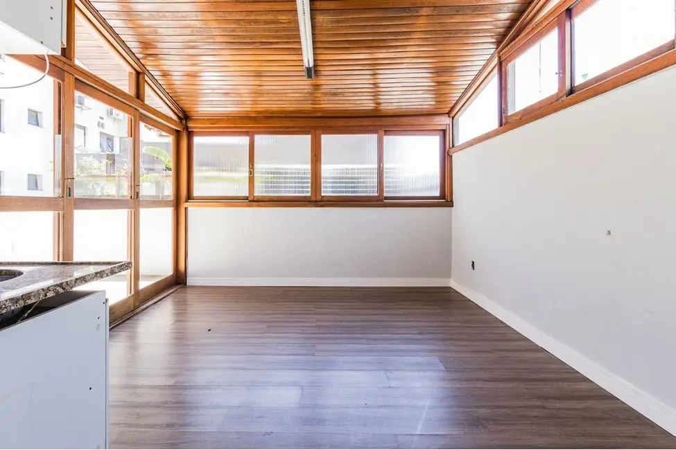 Apartamento com 2 quartos à venda, 134m2 em Higienópolis, Porto Alegre - RS - imagem 4 Foto 4 de Apartamento com 2 quartos à venda, 134m2 em Higienópolis, Porto Alegre - RS