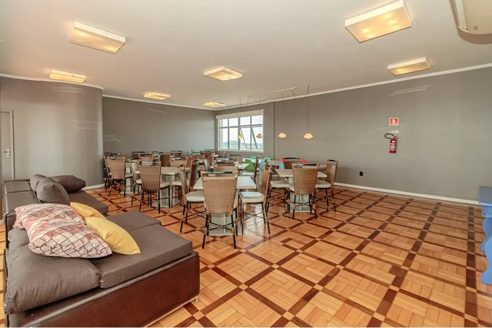 Apartamento com 3 quartos à venda, 147m2 em Moinhos de Vento, Porto Alegre - RS - imagem 4 Foto 4 de Apartamento com 3 quartos à venda, 147m2 em Moinhos de Vento, Porto Alegre - RS