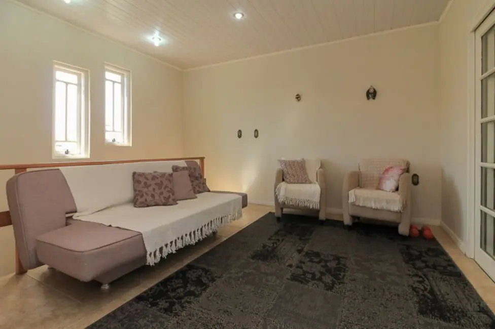 Casa com 7 quartos à venda, 330m2 em Nonoai, Porto Alegre - RS - imagem 2 Foto 2 de Casa com 7 quartos à venda, 330m2 em Nonoai, Porto Alegre - RS