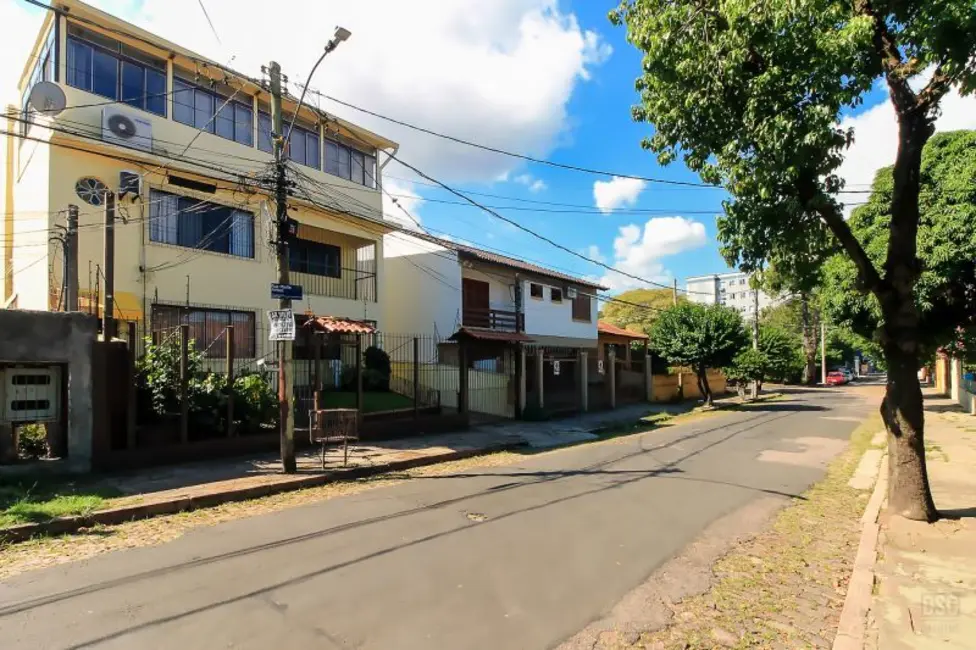 Casa com 7 quartos à venda, 330m2 em Nonoai, Porto Alegre - RS - imagem 3 Foto 3 de Casa com 7 quartos à venda, 330m2 em Nonoai, Porto Alegre - RS