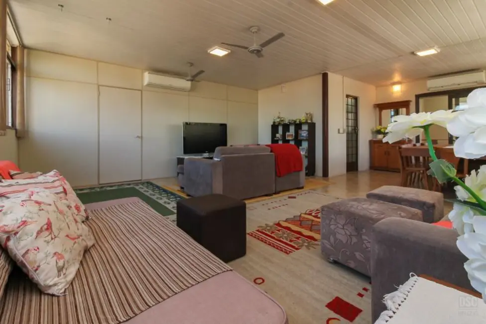 Casa com 7 quartos à venda, 330m2 em Nonoai, Porto Alegre - RS - imagem 7 Foto 7 de Casa com 7 quartos à venda, 330m2 em Nonoai, Porto Alegre - RS