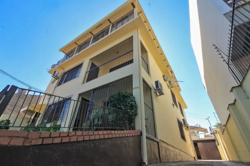 Casa com 7 quartos à venda, 330m2 em Nonoai, Porto Alegre - RS - imagem 1 Foto 1 de Casa com 7 quartos à venda, 330m2 em Nonoai, Porto Alegre - RS