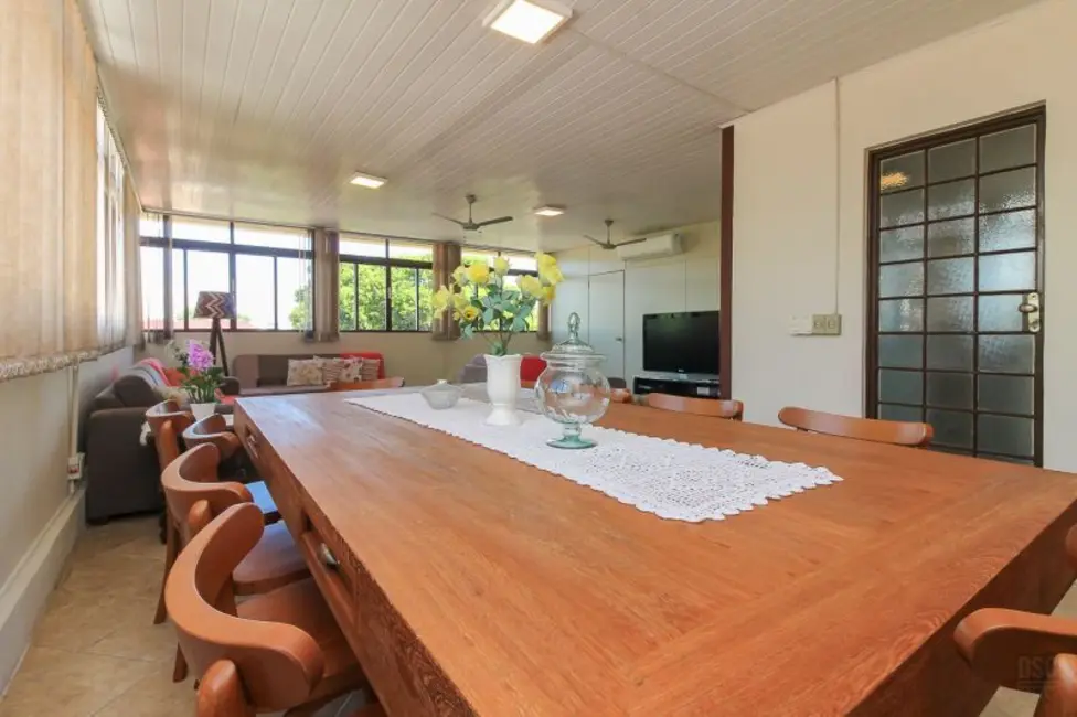 Casa com 7 quartos à venda, 330m2 em Nonoai, Porto Alegre - RS - imagem 9 Foto 9 de Casa com 7 quartos à venda, 330m2 em Nonoai, Porto Alegre - RS