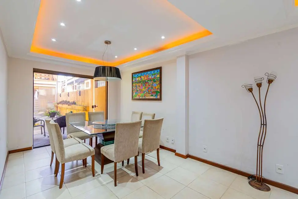 Casa com 6 quartos à venda, 374m2 em Tristeza, Porto Alegre - RS - imagem 6 Foto 6 de Casa com 6 quartos à venda, 374m2 em Tristeza, Porto Alegre - RS