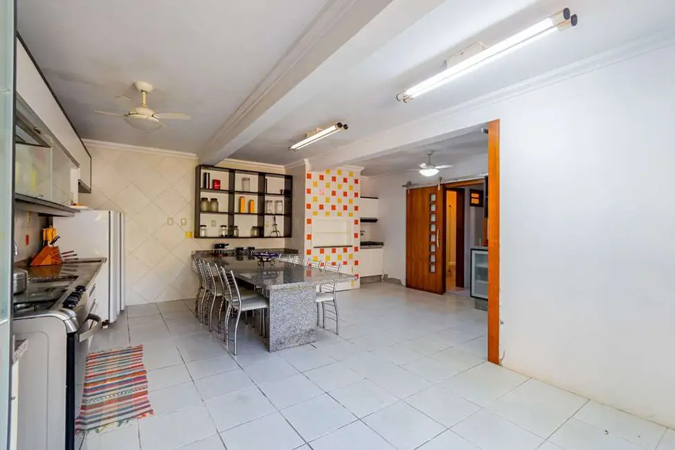 Foto 2 de Casa com 6 quartos à venda, 374m2 em Tristeza, Porto Alegre - RS