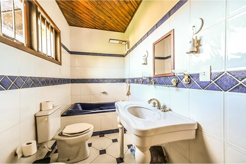 Casa com 4 quartos à venda, 329m2 em Ipanema, Porto Alegre - RS - imagem 4 Foto 4 de Casa com 4 quartos à venda, 329m2 em Ipanema, Porto Alegre - RS