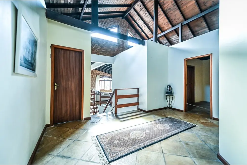 Casa com 4 quartos à venda, 329m2 em Ipanema, Porto Alegre - RS - imagem 5 Foto 5 de Casa com 4 quartos à venda, 329m2 em Ipanema, Porto Alegre - RS