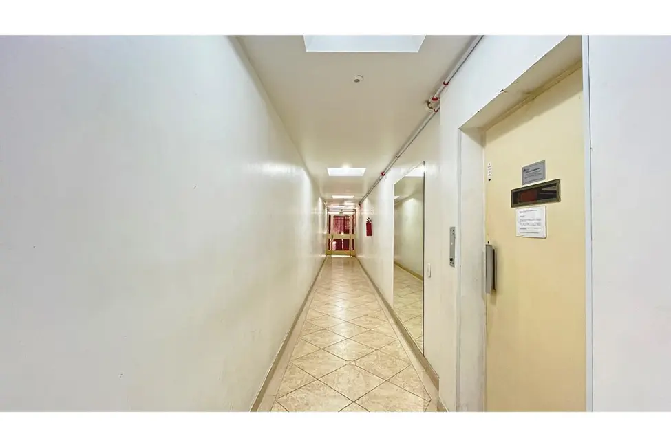 Apartamento com 1 quarto à venda, 35m2 em Centro Histórico, Porto Alegre - RS - imagem 3 Foto 3 de Apartamento com 1 quarto à venda, 35m2 em Centro Histórico, Porto Alegre - RS