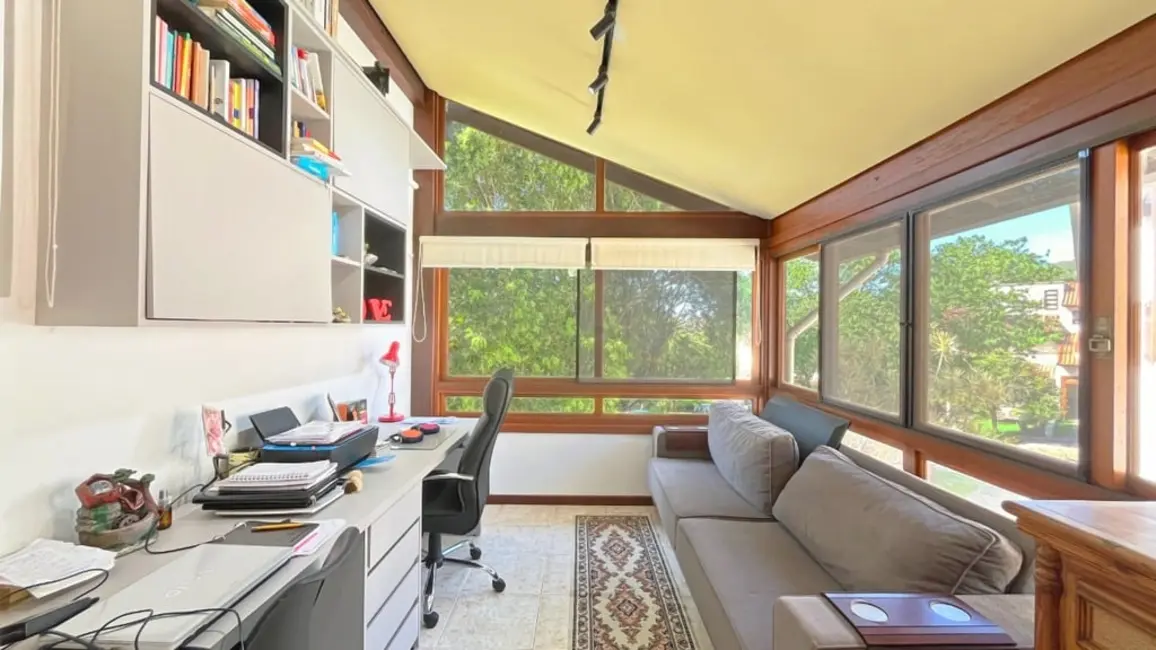 Casa com 3 quartos à venda, 172m2 em Teresópolis, Porto Alegre - RS - imagem 5 Foto 5 de Casa com 3 quartos à venda, 172m2 em Teresópolis, Porto Alegre - RS