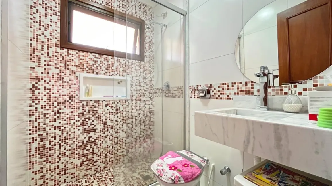 Casa com 3 quartos à venda, 172m2 em Teresópolis, Porto Alegre - RS - imagem 4 Foto 4 de Casa com 3 quartos à venda, 172m2 em Teresópolis, Porto Alegre - RS